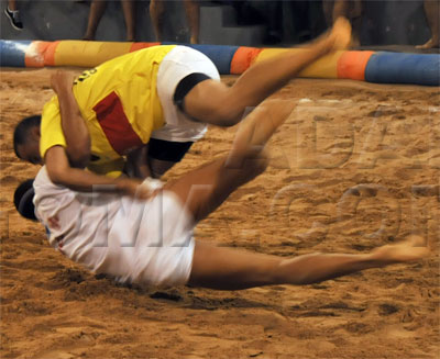 Armando Soto tumba a Carmelo del Toro (Raquel Perdomo)