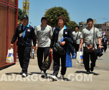 La expedici&oacute;n coreana en La Presa (foto: Raquel Perdomo)