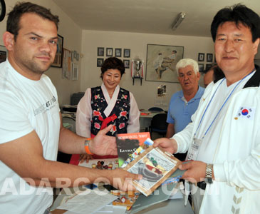 La expedici&oacute;n coreana en La Presa (foto: Raquel Perdomo)