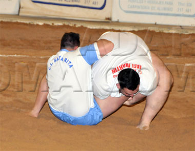 Fafi Mart&iacute;n tumba a Diego P&eacute;rez