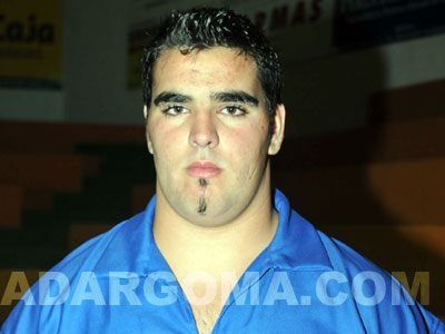 Jos&eacute; Est&eacute;ban P&eacute;rez neutraliza a Sa&uacute;l Hern&aacute;ndez (foto: Raquel Perdomo)