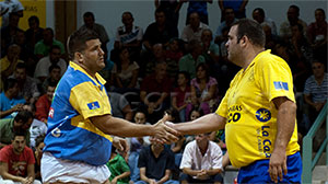 Juan Espino saluda a Jos&eacute; Antonio Santana