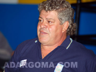 Pepe Juan se toma un respiro y cede el testigo a Jos&eacute; P&eacute;rez (foto: Raquel Perdomo)