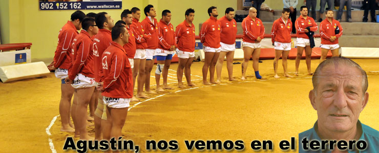 Minuto de silencio por Agust&iacute;n Santana Moreno (foto: Raquel Perdomo)