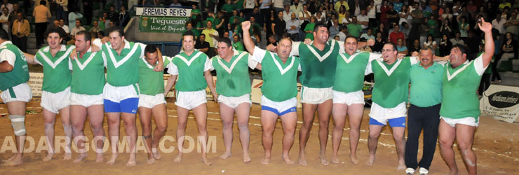 Club de Lucha Victoria, campe�n de primera categor�a (foto: Raquel Perdomo)